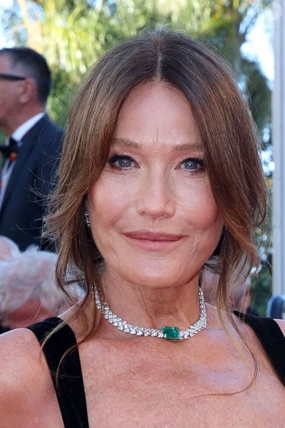 Carla Bruni-Sarkozy - Montée des marches du film " Garance " lors du 79ème Festival International du Film de Cannes, le 17 mai 2026. © Jacovides-Moreau / Bestimage