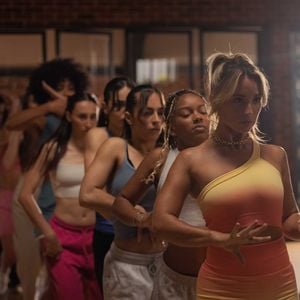 Son personnage, ambiance sur le tournage, ses autres projets... Michaël Cohen se livre.

Image officielle de la nouvelle série de TF1, "Tout pour la lumière".