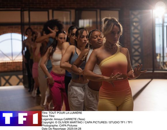 Son personnage, ambiance sur le tournage, ses autres projets... Michaël Cohen se livre.

Image officielle de la nouvelle série de TF1, "Tout pour la lumière".