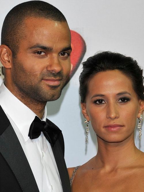 Axelle Francine : l'ex-femme de Tony Parker partage les images d'un individu qui repart avec la caisse de son établissement