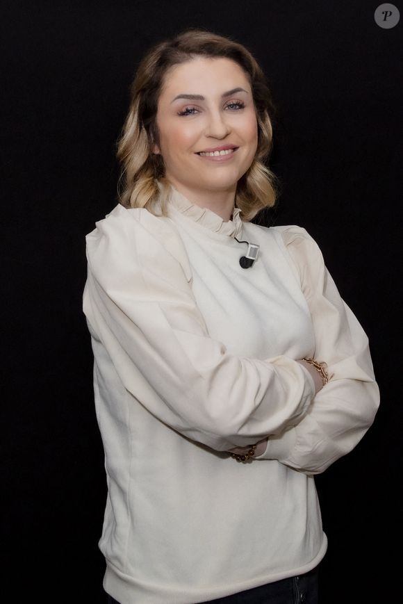 Amandine Pelissard ( Familles Nombreuses) - Sur le plateau de l'émission TPMP (Touche Pas à Mon Poste) - Paris le 08/02/22 © Jack Tribeca / Bestimage