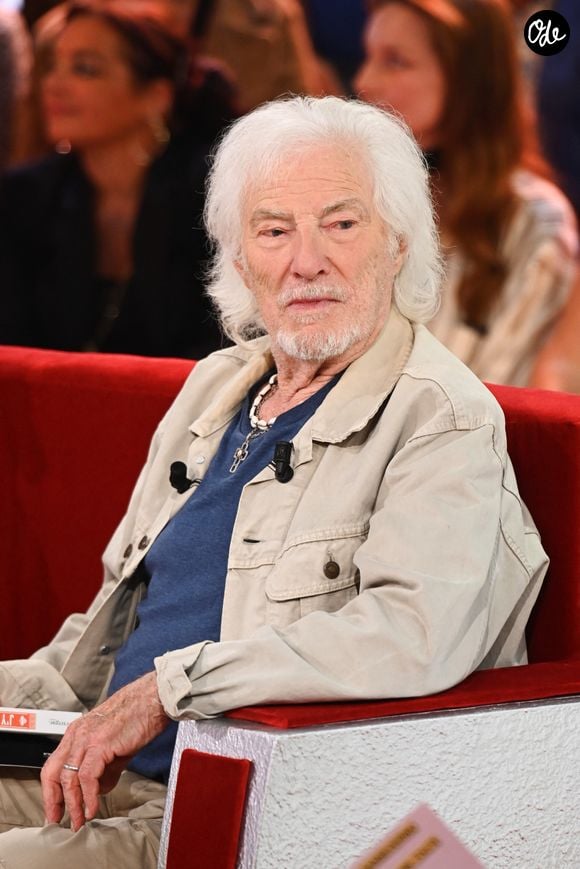 Hugues Aufray lors de l'enregistrement de l'émission "Vivement dimanche" à Paris, FRance, le 9 septembre 2025 et diffusée le 12 octobre 2025 sur France 3. © Guillaume Gaffiot/Bestimage