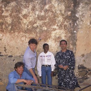 Dont l'action se déroule au Sénégal

Archive - Richard Bohringer. Au Sénégal, à Gorée, l'équipe de l'émission LA GRANDE VIE et du film LES CAPRICES DU FLEUVE, Patrick SABATIER accroupi, Bernard GIRAUDEAU, Aissatou SOW  et Richard BOHRINGER derrière une remorque en fer