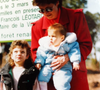 L'occasion de découvrir enfin le visage de sa soeur
Coralie de "Mariés au premier regard 2025" dévoile une photo d'enfance où l'on peut voir sa regrettée maman et sa soeur Anna - Instagram, le 25 mai 2025