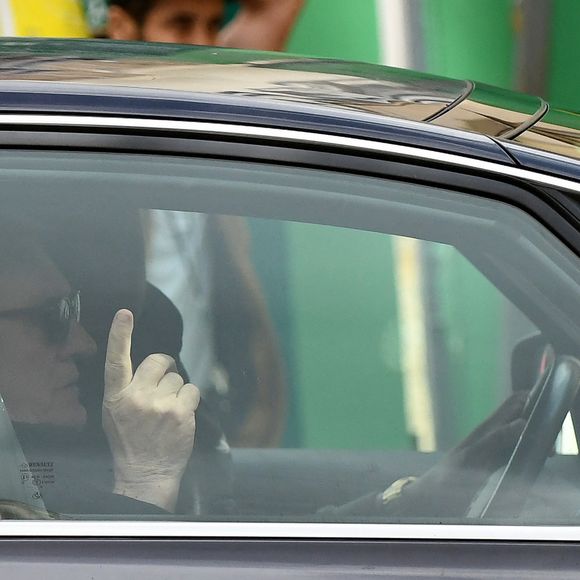 Gérard Depardieu quitte son domicile parisien pour se rendre au tribunal correctionnel de Paris, le 24 mars 2025, pour l'ouverture de son procès pour accusation d'abus sexuels sur deux femmes lors d'un tournage de film en 2021. Gérard Depardieu, 76 ans, qui a réalisé plus de 200 films et séries télévisées, a été accusé de comportement inapproprié par une vingtaine de femmes, mais c'est la première affaire à être jugée. Les deux plaignantes - Amélie, 54 ans, décoratrice, et Sarah (nom modifié), 34 ans, assistante réalisatrice - allèguent une agression sexuelle lors du tournage en 2021 de « Les Volets Verts » du réalisateur J.Becker.
Agence/Bestimage