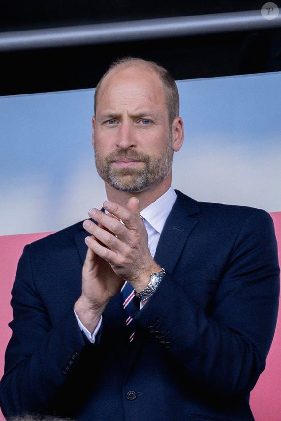 Le prince William assiste au match du groupe D de l'UEFA Women's EURO 2025 entre l'Angleterre et les Pays-Bas au Letzigrund à Zurich, le 9 juillet 2025. 

Photo : SPP / PsnewZ / Bestimage
