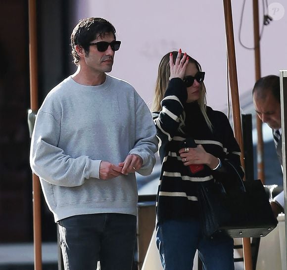 Ashley Benson et son mari Brandon Davis se promènent à Beverly Hills après avoir déjeuné au Il Pastaio à Los Angeles, Californie, Etats-Unis, le 6 janvier 2025. 
© Dean McDonald