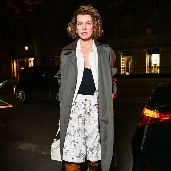 Milla Jovovich aux arrivées à l’after Miu Miu Collection Femme Prêt-à-Porter Printemps/Eté 2026 lors de la Fashion Week de Paris (PFW), au restaurant Gigi, à Paris, France, le 6 octobre 2025. © Pierre Perusseau/Bestimage