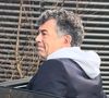 Stéphane Plaza en larmes à la sortie de son procès après avoir été reconnu coupable de "violences habituelles par concubin" et condamné à 12 mois de prison avec sursis, à Paris, France, le 18 février 2025. L'agent immobilier de 54 ans est jugé pour "violences physiques et/ou psychologiques habituelles par concubin" entre 2018 et 2022 sur une ancienne compagne, Amandine, ainsi que pour "violences psychologiques habituelles par concubin" sur Paola, entre 2021 et 2022. © Florian Savina/Bestimage