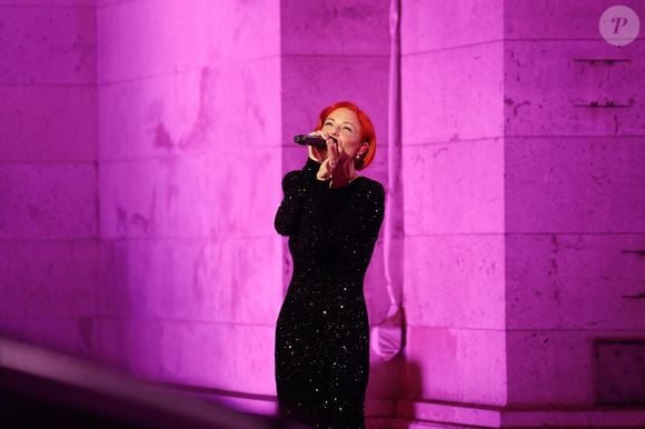 Une soirée thématique a été consacrée à l'entretien de mémoires de toutes les générations, dans un contexte géopolitique mondial marqué par différentes guerres et conflits. 

Exclusif - Natasha St-Pier - Emission "Le concert pour la paix" sur les Champs-Elysées à Paris, retransmis en direct sur France 2, le 8 mai 2025. © Christophe Clovis - Pierre Perusseau / Bestimage