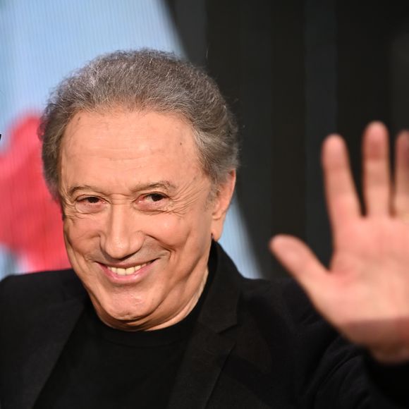 Exclusif - Michel Drucker lors de l'enregistrement de l'émission "Vivement Dimanche" au Studio Gabriel et diffusée sur France 3 le 1er décembre 2024.

© Guillaume Gaffiot / Bestimage