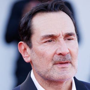 Avec ses plats traditionnels et ses menus accessibles - il faut compter 36 euros pour un repas complet -, ce lieu typiquement parisien coche décidément toutes les cases pour le comédien !

Gilles Lellouche assiste au tapis rouge de la cérémonie de clôture 2025 lors du 82ème Festival International du Film de Venise le 06 septembre 2025 à Venise, Italie. © Cinzia Camela/LPS via ZUMA Press/Bestimage