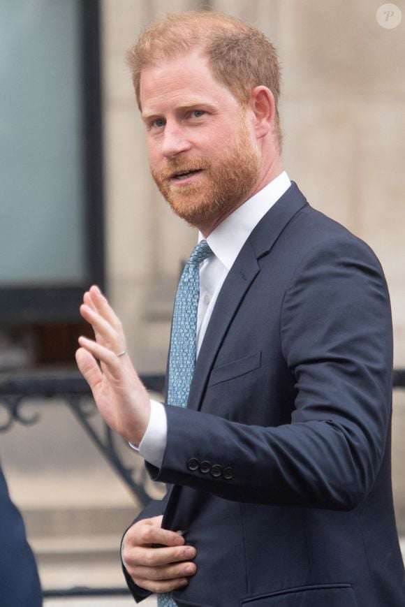 Le prince Harry quitte les Royal Courts Of Justice à Londres, Angleterre, Royaume-Uni, le mardi 8 avril 2025, après avoir assisté au début d'une audience de deux jours pour faire appel de la décision concernant son accès à la sécurité à la Cour d'appel. © Ng Justin/Avalon/ABACA