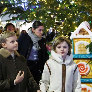 No Tabloids - La princesse Charlene de Monaco avec ses enfants, le prince héréditaire Jacques et la princesse Gabriella, a Inauguré le traditionnel Marché de Noël de Monaco, le 6 décembre 2024. Ils étaient accompagné par le nouveau ministre d'Etat de la Principauté, M. Didier Guillaume, de M. Geoges Marsan, le maire de Monaco et certains de ses adjoints. Le Marché est ouvert jusqu'au 5 janvier 2025. 24 chalets décorés proposent des produits artisanaux, idées cadeaux ou décorations de Noël aux visiteurs, et aussi 21 stands gourmands avec des spécialités à déguster dans la zone restauration. © JC VINAJ / Pool Monaco / Bestimage