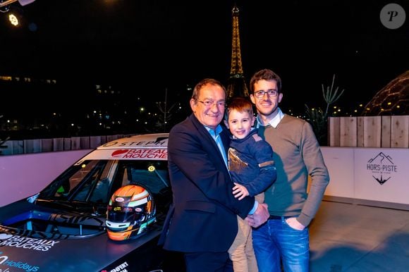 Exclusif - Jean-Pierre Pernaut pose avec son fils Olivier et son petit-fils Léo à l'occasion d'un événement du Trophée Andros à la compagnie des Bateaux Mouches à Paris le 8 février 2019.

© Frédéric Piau / Bestimage