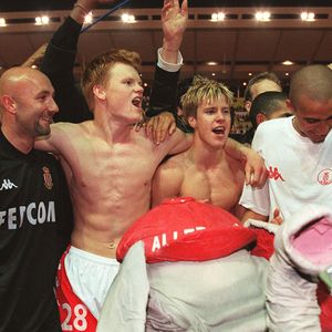 © Lionel Hahn/ABACA. 18269-16. Monaco, 15 avril 2000. L'équipe de Monaco célèbre sa victoire au championnat de France de football.