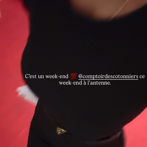 Pour présenter la météo ce week-end, elle a opté pour un look entièrement noir.

Tatiana Silva en robe noire pour présenter la météo sur TF1.