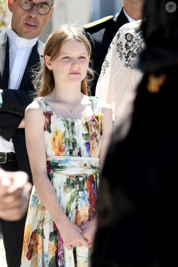 Charlène et Gabriella, complices, ont charmé le public en robes fleuries coordonnées signées Zimmermann et Dolce & Gabbana.

Le prince Albert II de Monaco, la princesse Charlène de Monaco, le prince Jacques de Monaco, marquis des Baux, et la princesse Gabriella de Monaco, comtesse de Carladès, ont été accueillis à Vic-sur-Cère, dans le Cantal, en France, le 9 juillet 2025. © Bruno Bebert/Bestimage