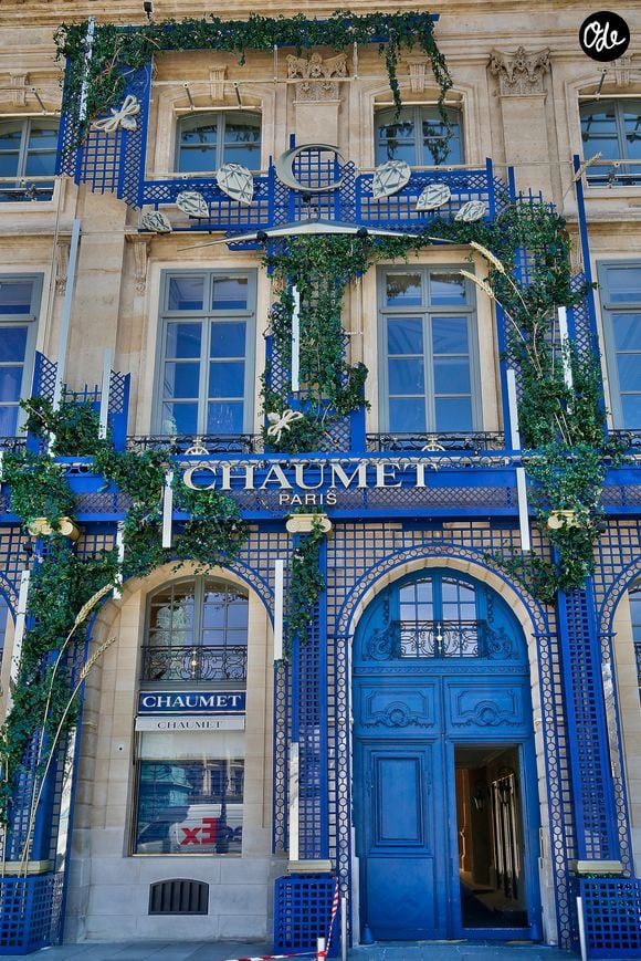 Fragilisée par la crise mondiale du diamant, la griffe bicentenaire s'est détournée de son cœur de métier pour tenter de combler ses manques de trésorerie. 

Chaumet - La ville de Paris est déserte pendant le confinement lors de l'épidémie de coronavirus (COVID-19) le 22 avril 2020. © Marc Ausset-Lacroix / Bestimage