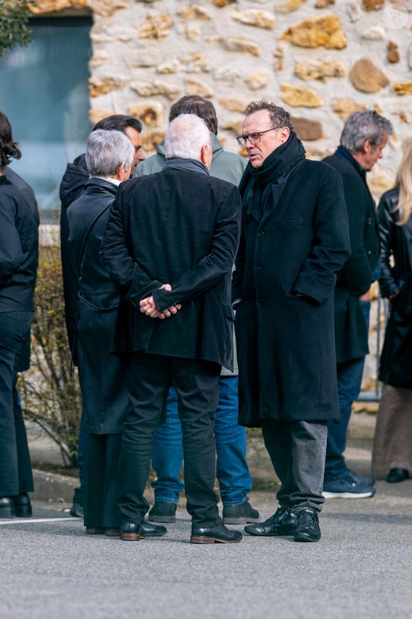 Julien Lepers aux obsèques du chanteur Herbert Léonard au crématorium de Saint-Fargeau-Ponthierry, France, le 12 mars 2025. © Bestimage