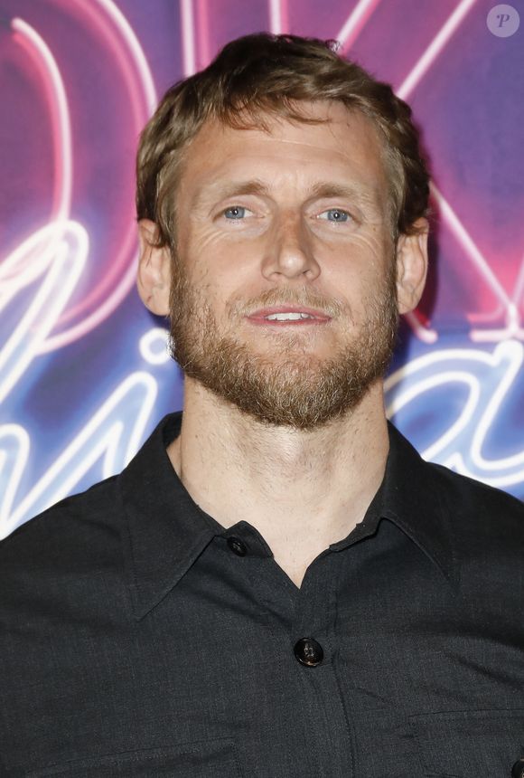 Il s'agit de Ragnar le Breton, accusé de violence sur un père de famille.

Ragnar Le Breton à la première du film Coka Chicas au cinéma UGC Ciné Cité Bercy, le 23 avril 2025.

Photo : Marc Ausset-Lacroix / Bestimage