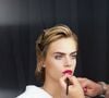 Dior en a fait un must-have incontournable.

Cara Delevingne, le visage de Dior Addict&