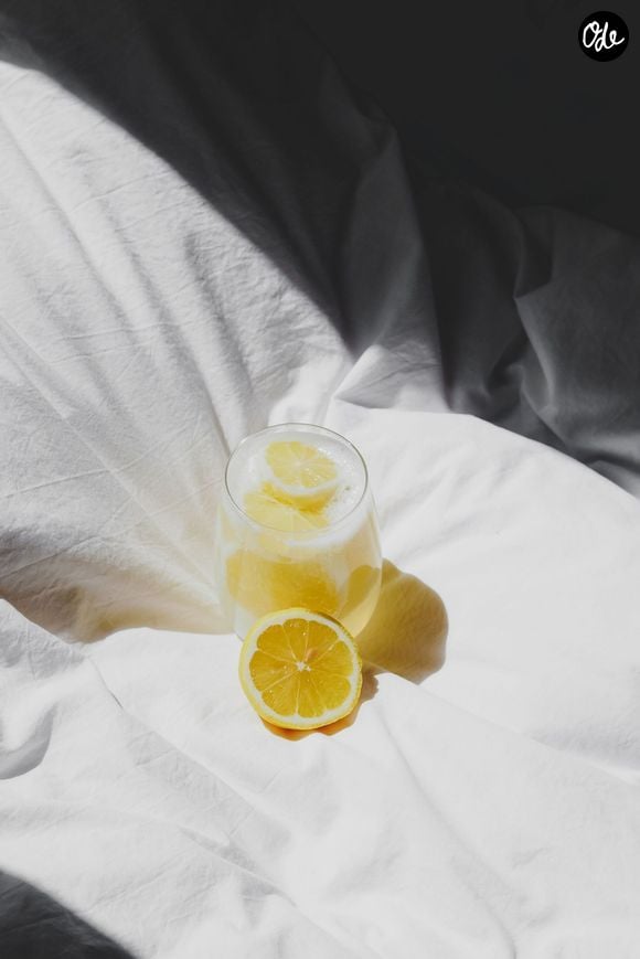 Par exemple : l'alliance entre écorces de citron et bicarbonate fait des miracles pour l'entretien maison.