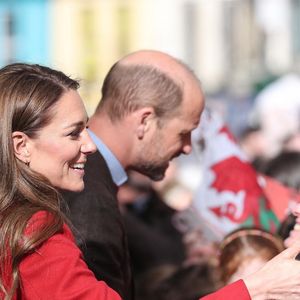 Le prince William, prince de Galles, et Catherine (Kate) Middleton, princesse de Galles lors de leur visite royale à Pontypridd, Royaume Uni, le 27 février 2025. © Backgrid UK/Bestimage