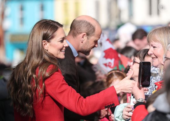 Le prince William, prince de Galles, et Catherine (Kate) Middleton, princesse de Galles lors de leur visite royale à Pontypridd, Royaume Uni, le 27 février 2025. © Backgrid UK/Bestimage