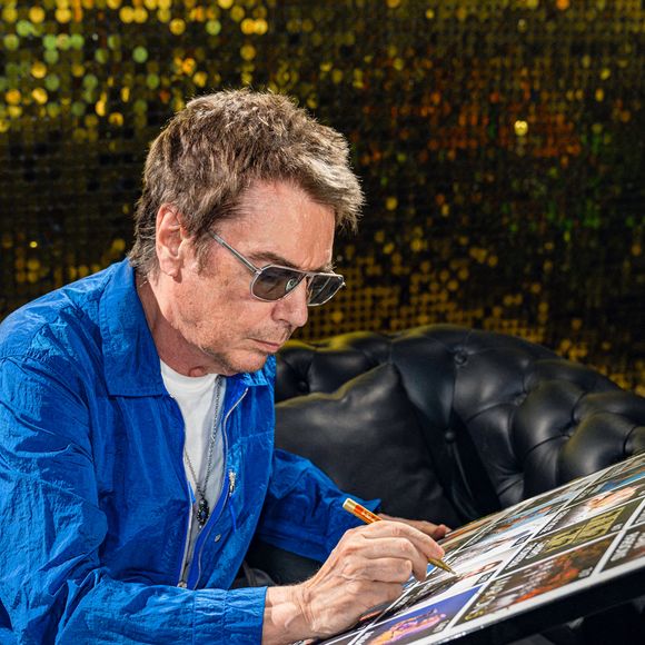 Une affaire qui n’est pas sans rappeler la succession très médiatisée de Johnny Hallyday.

Jean-Michel Jarre pose pour la presse avant son concert au Starlite Occident, le 13 juillet 2026 à Marbella (Andalousie, Espagne).

Photo par Noelia Plaza / Noelia Plaza