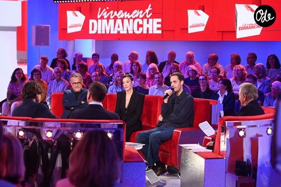 Exclusif - Emmanuel Chaunu, Camille Lellouche, Grand Corps Malade, Michel Drucker lors de l'enregistrement de l'émission Vivement dimanche au studio Rive gauche, présentée par M.Drucker et diffusée le 4 octobre sur France 3, à Paris, France, le 30 septembre 2026. © Guillaume Gaffiot/Bestimage