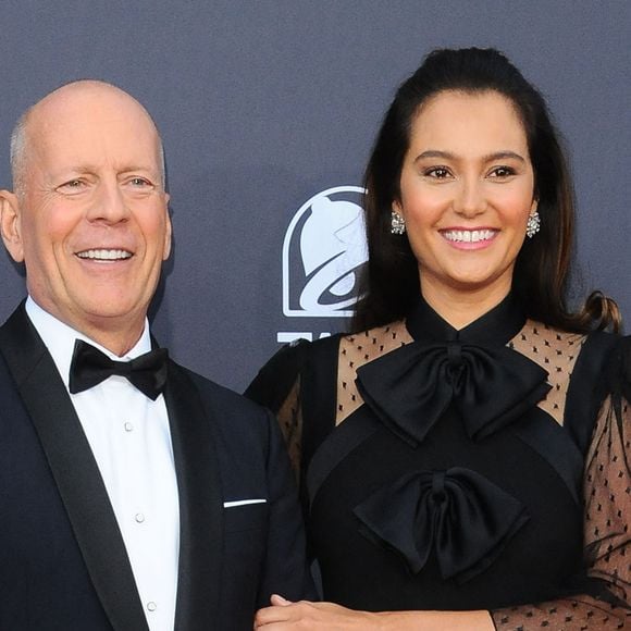 Bruce Willis a mis fin à sa carrière cinématographique.

Bruce Willis, Emma Heming Willis, assistante à Comedy Central Roast, Los Angeles. Photo : Sara de Boer/Startraks/ABACAPRESS.COM