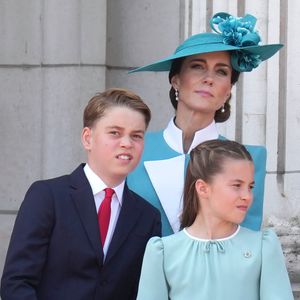 Un séjour luxe loin de la simplicité à laquelle ils nous ont habitués

Le prince Louis de Galles, Le prince George de Galles, Catherine (Kate) Middleton, princesse de Galles, La princesse Charlotte de Galles - Les membres de la famille royale britannique au balcon de Buckingham Palace lors de la cérémonie Trooping the Colour à Londres, le 14 juin 2025. 
© Jams Whatling / Bestimage