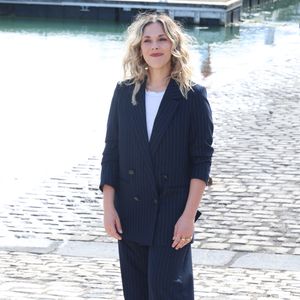 Alysson Paradis lors du photocall du 'Je sais pas ' lors du 27ème Festival de la Fiction de la Rochelle, France, le 19 septembre 2025. © Denis Guignebourg/Bestimage