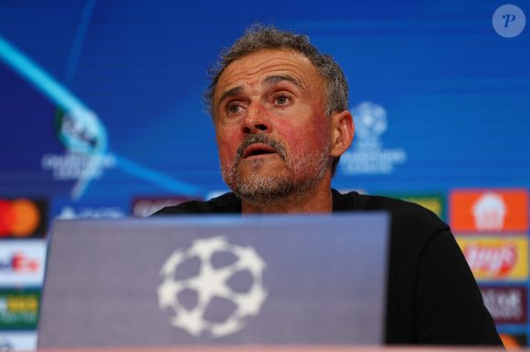 Le 7 mai 2026, Munich, Bavière, Allemagne : LUIS ENRIQUE lors de la conférence de presse d'après-match après la demi-finale 2 de l'UEFA Champions League 2025/26 entre le Bayern Munich et le Paris Saint-Germain à l'Allianz Arena de Munich, en Allemagne. Le match s'est terminé sur le score de 1:1 et le PSG a gagné 6:5 sur l'ensemble des deux matches. (Credit Image : © Mickael Chavet/ZUMA Press Wire / Bestimage)