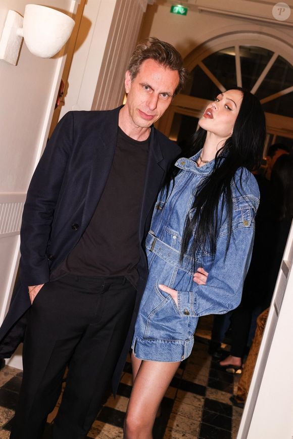 Erik Torstensson, Amelia Gray Hamlin au dîner organisé par Frame au château Voltaire lors de la Fashion Week de Paris  (fashion week (PFW)) le 8 mars 2025. Backgrid USA / Bestimage