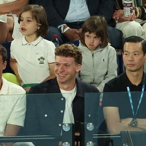 Léon Marchand a assisté aux deux finales hommes et femmes

Léon Marchand en tribunes lors de la finale homme "Jannik Sinner - Alexander Sverev (6/3 - 7/6 - 6/3)" du tournoi de tennis d'Open 2025 de Melbourne en Australie, le 25 janvier 2025.
© Nicolas Luttiau/Bestimage