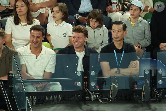 Léon Marchand a assisté aux deux finales hommes et femmes

Léon Marchand en tribunes lors de la finale homme "Jannik Sinner - Alexander Sverev (6/3 - 7/6 - 6/3)" du tournoi de tennis d'Open 2025 de Melbourne en Australie, le 25 janvier 2025.
© Nicolas Luttiau/Bestimage