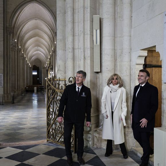 La tant attendue cérémonie de réouverture prévue ce samedi s'annonce tout bonnement grandiose. 

Le président français E.Macron et la première dame B.Macron, accompagnés de V.Pécresse, présidente de la région Ile-de-France, A.Hidalgo, maire de Paris, R.Dati, ministre de la Culture, visitent le chantier de la cathédrale Notre-Dame de Paris pour remercier les donateurs et les ouvriers qui ont travaillé à la reconstruction du monument après l'incendie qui a ravagé la cathédrale le 15 avril 2019 à Paris (France), le 29 novembre 2024. 

© Stéphane de Sakutin / Pool / Bestimage