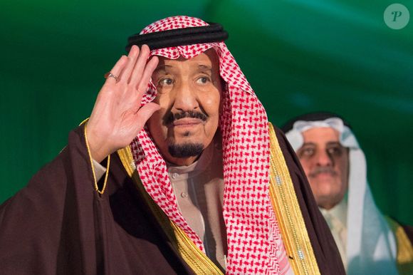 Fils du fondateur de l’Arabie saoudite, il a exercé des fonctions importantes, notamment comme gouverneur de Riyad et ministre de la Défense. 

Le roi saoudien Salman bin Abdulaziz Al Saud vu lors d'une visite dans la province de Tabuk, en Arabie saoudite, le 18 novembre 2018. Photo by Balkis Press/ABACAPRESS.COM