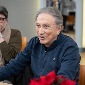 Michel Drucker participe au festival du livre 'Des Livres, Des Artistes' à la Maison de la Chimie le 30 novembre 2024 à Paris, France. Photo par Nasser Berzane/ABACAPRESS.COM