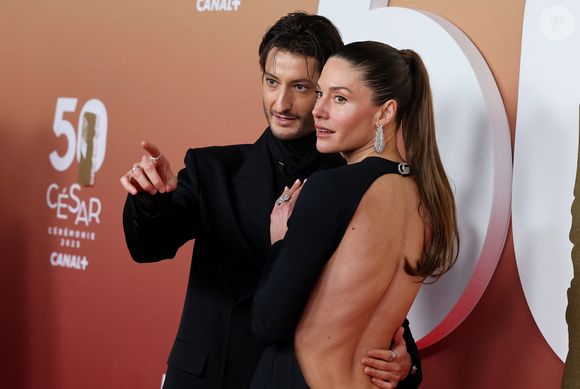 Pierre Niney et sa femme Natasha Andrews - Photocall de la 50ème édition de la cérémonie des César à l'Olympia à Paris, France, le 28 février 2025 © Dominique Jacovides - Olivier Borde / Bestimage