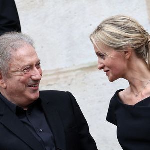 Michel Drucker, Audrey Crespo-Mara - Sorties des obsèques de Thierry Ardisson en l’église Saint-Roch de Paris, France, le 17 juillet 2025. 

© Clovis-Jacovides/Bestimage