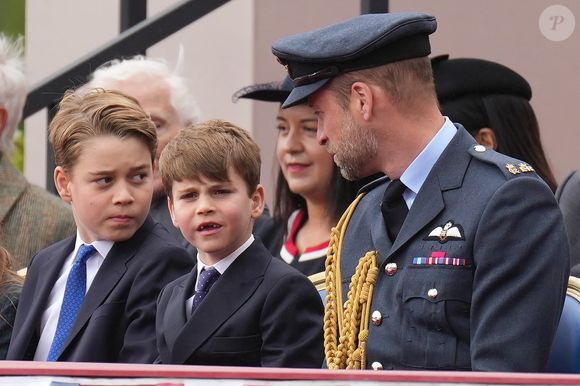 Le prince George de Galles, Le prince Louis de Galles, Le prince William, prince de Galles lors des commémorations saluant l'action des vétérans britanniques lors de la Seconde guerre mondiale au palais de Buckingham le 5 mai 2025. © Julien Burton / Bestimage