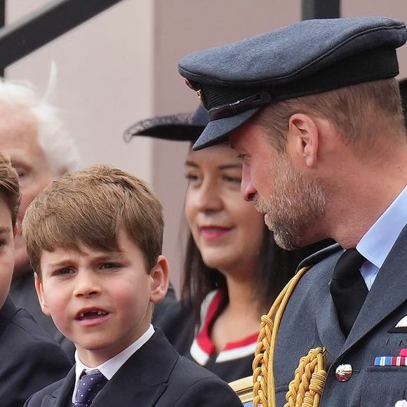 Le prince George de Galles, Le prince Louis de Galles, Le prince William, prince de Galles lors des commémorations saluant l'action des vétérans britanniques lors de la Seconde guerre mondiale au palais de Buckingham le 5 mai 2025. © Julien Burton / Bestimage