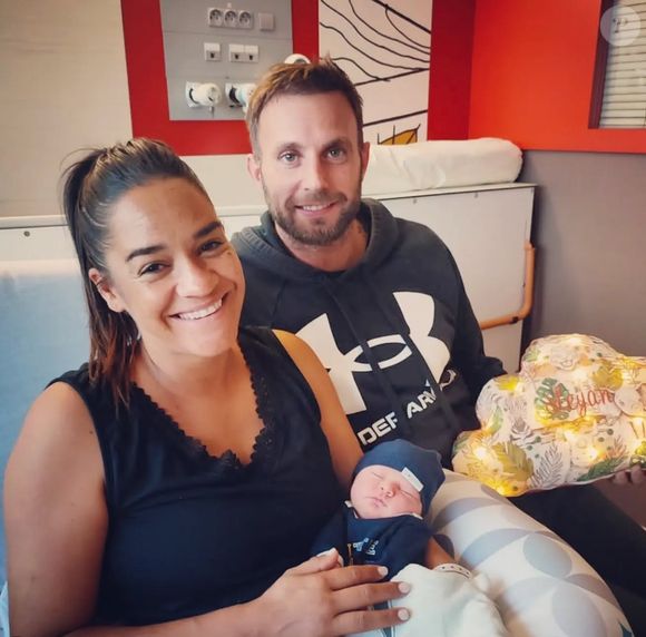 Et il s'agit de Myriam et Thomas qui s'étaient rencontrés en 2021 durant le tournage de "Koh-Lanta : Les armes secrètes" pilotée par Denis Brogniart pour TF1.