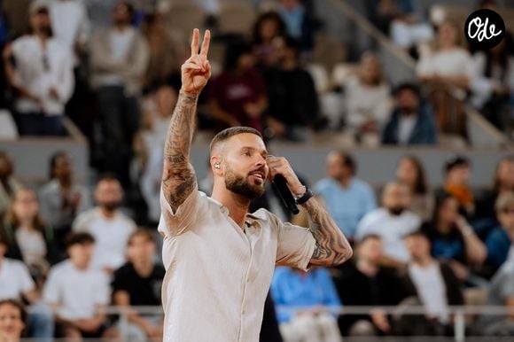 Matt Pokora chanteur de France chante lors de la soirée "Gael & Friends" de la 4ème journée de qualification de Roland-Garros. © Pauline Figuet/Sport Press Photo via ZUMA Press/Bestimage