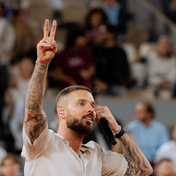 Matt Pokora chanteur de France chante lors de la soirée "Gael & Friends" de la 4ème journée de qualification de Roland-Garros. © Pauline Figuet/Sport Press Photo via ZUMA Press/Bestimage