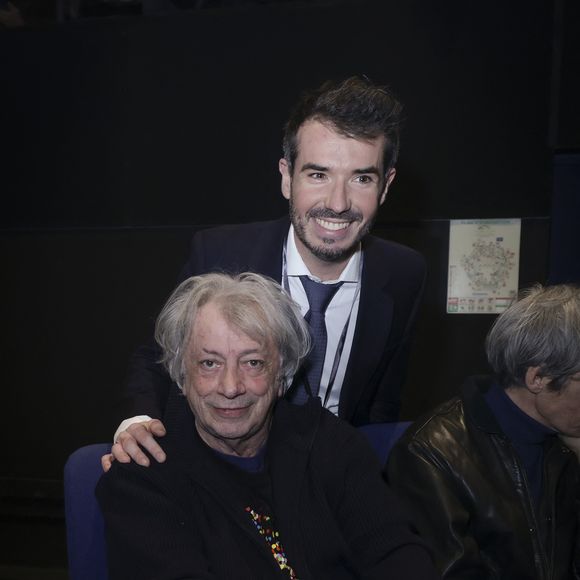Hervé Vilard et Damien Nougarede au concert d’Enrico Macias pour sa tournée La Fête Continue ! dans la salle de spectacle Le Dôme de Paris - Palais des Sports à Paris, France, le 15 mars 2025. © Jack Tribeca/Bestimage