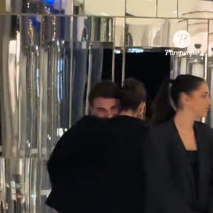 leur tendre câlin échangé dans le hall de l’hôtel Majestic à Cannes...

Antoine Dupont et Iris Mittenaere s'échangent un câlin dans le hall de l’hôtel Majestic à Cannes le 18 mai 2025 ©PurePeople